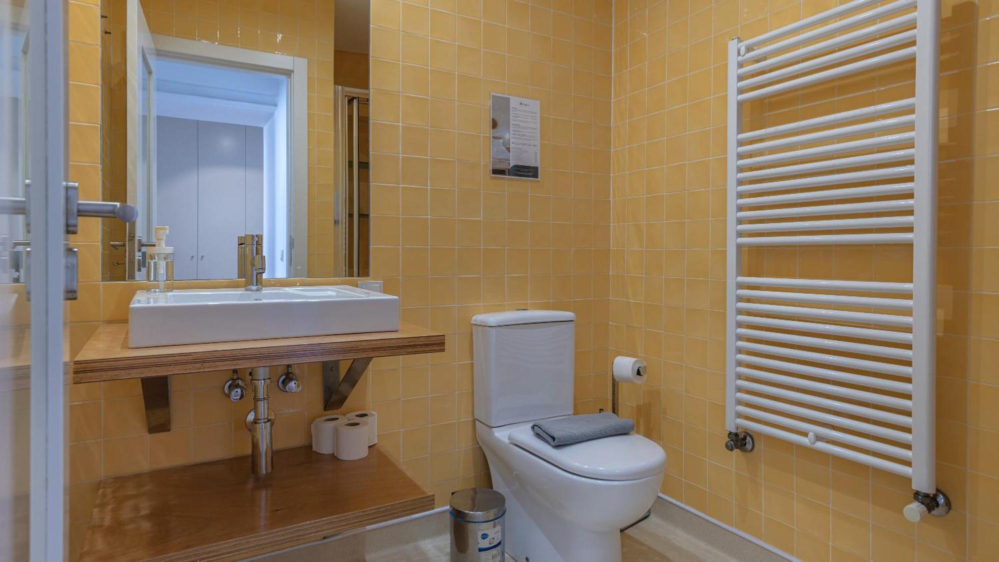LovelyStay - Chiado 3Bedroom Wonder Lissabon Buitenkant foto
